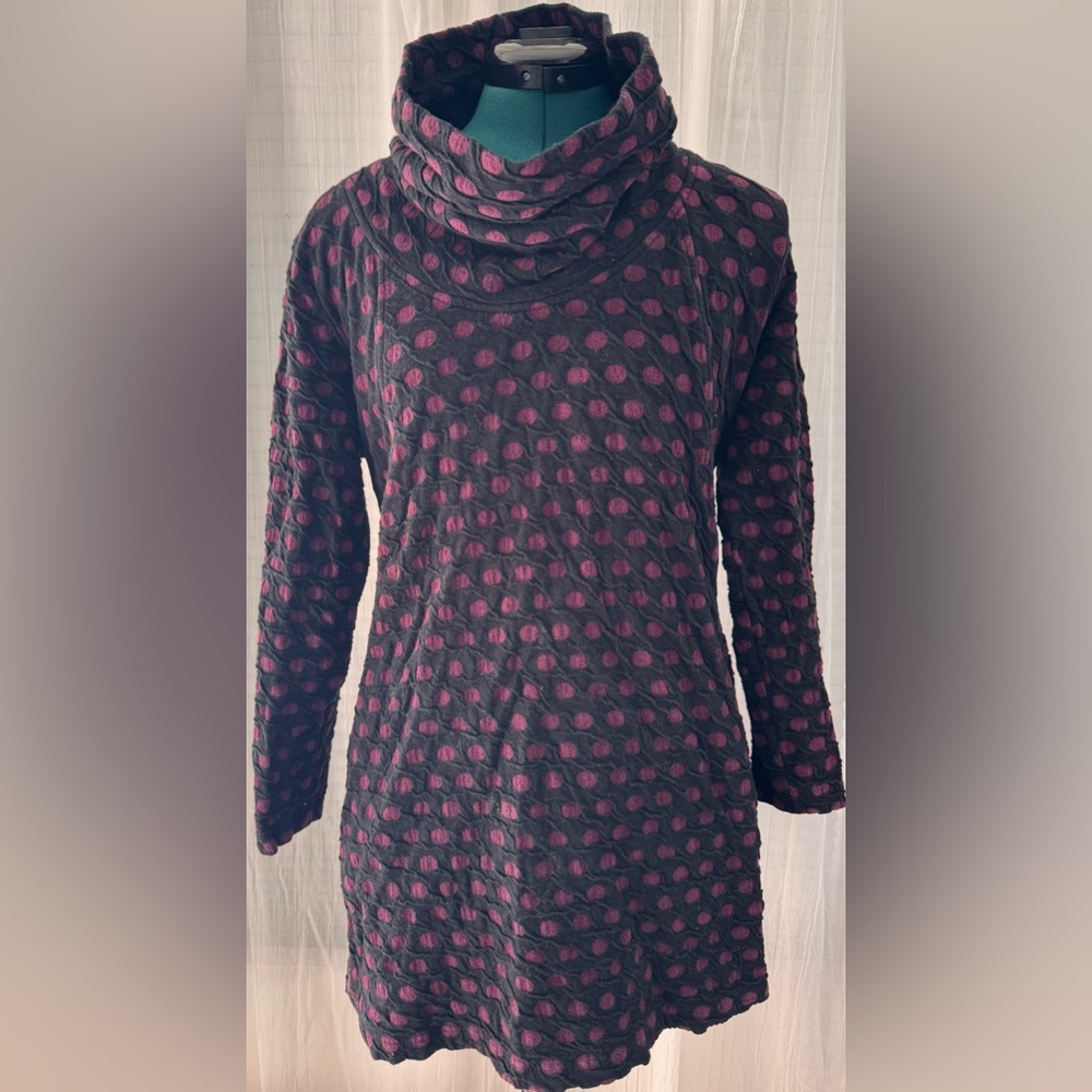 Komil. Thira Spot Cowl Tunic Sweater. Black and Pink with two pockets